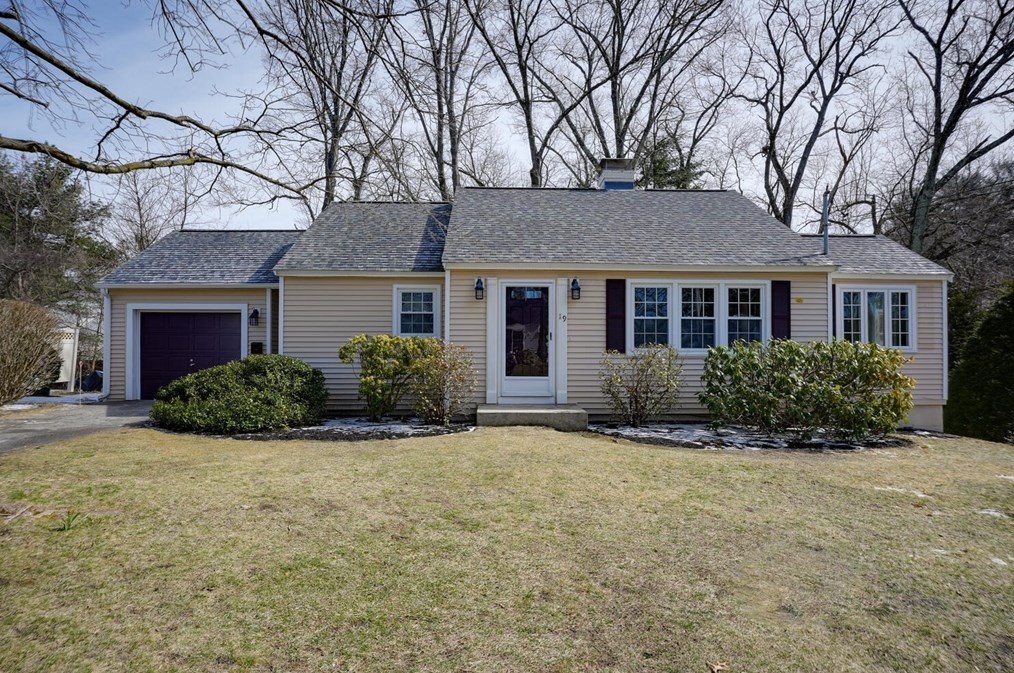 19 Delwood Rd, Kates Corner, MA 01824 exterior