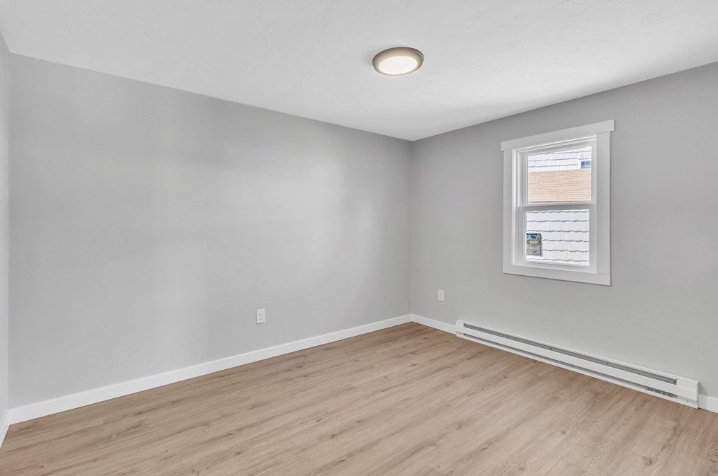 28 Old Depot Rd, Oxford MA  01540-1244 exterior