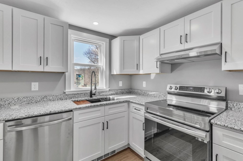 28 Old Depot Rd, Oxford MA  01540-1244 exterior