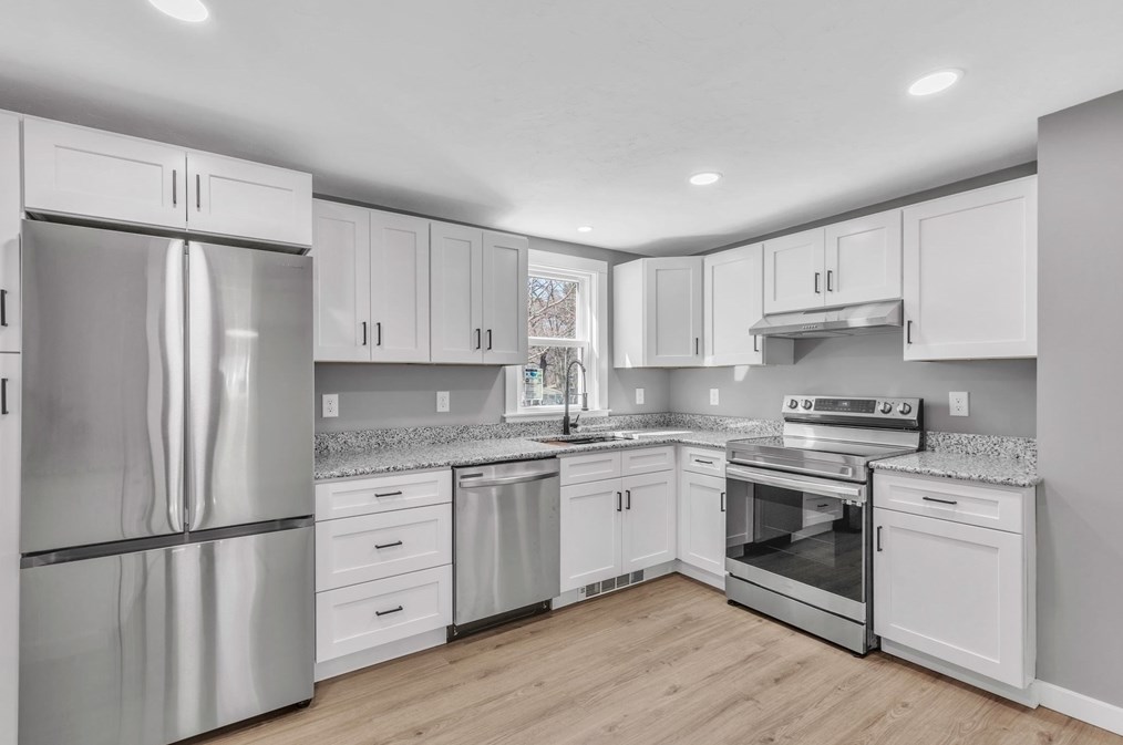 28 Old Depot Rd, Oxford MA  01540-1244 exterior