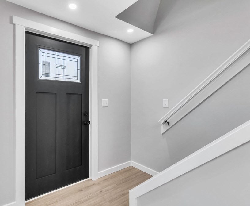 28 Old Depot Rd, Oxford MA  01540-1244 exterior