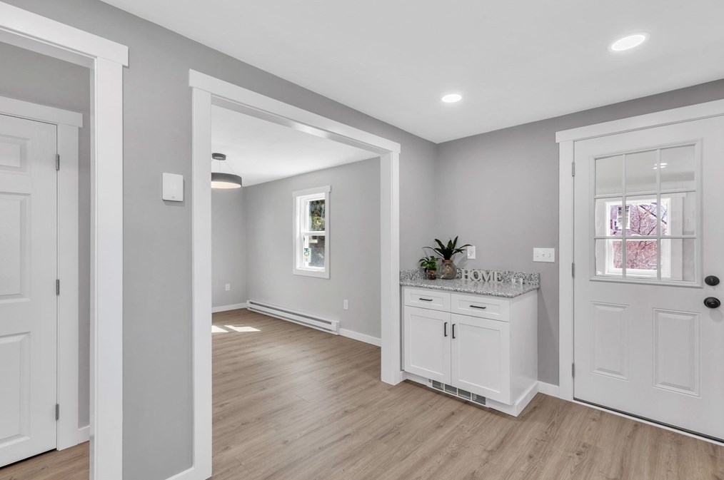 28 Old Depot Rd, Oxford MA  01540-1244 exterior