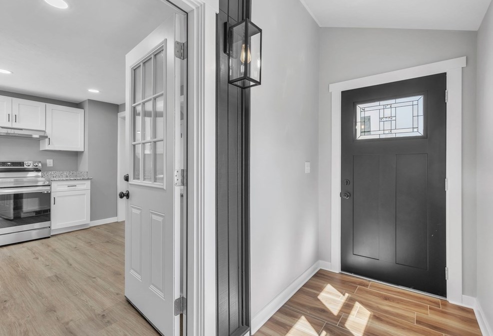 28 Old Depot Rd, Oxford MA  01540-1244 exterior