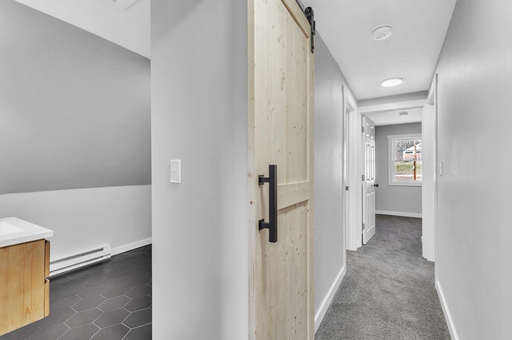 28 Old Depot Rd, Oxford MA  01540-1244 exterior