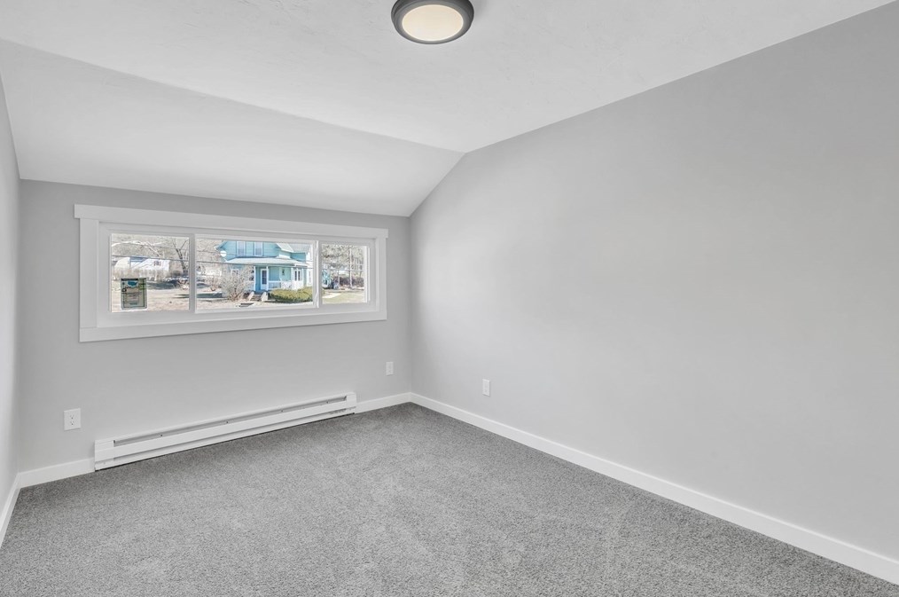 28 Old Depot Rd, Oxford MA  01540-1244 exterior