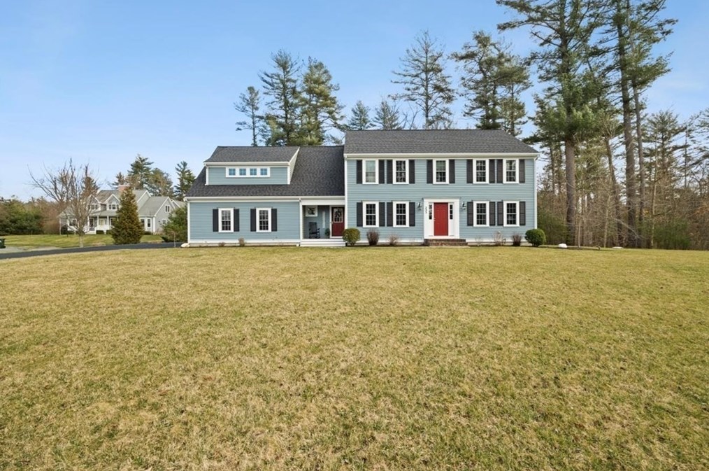 295 Carriage Hill Dr, Raynham, MA 02767