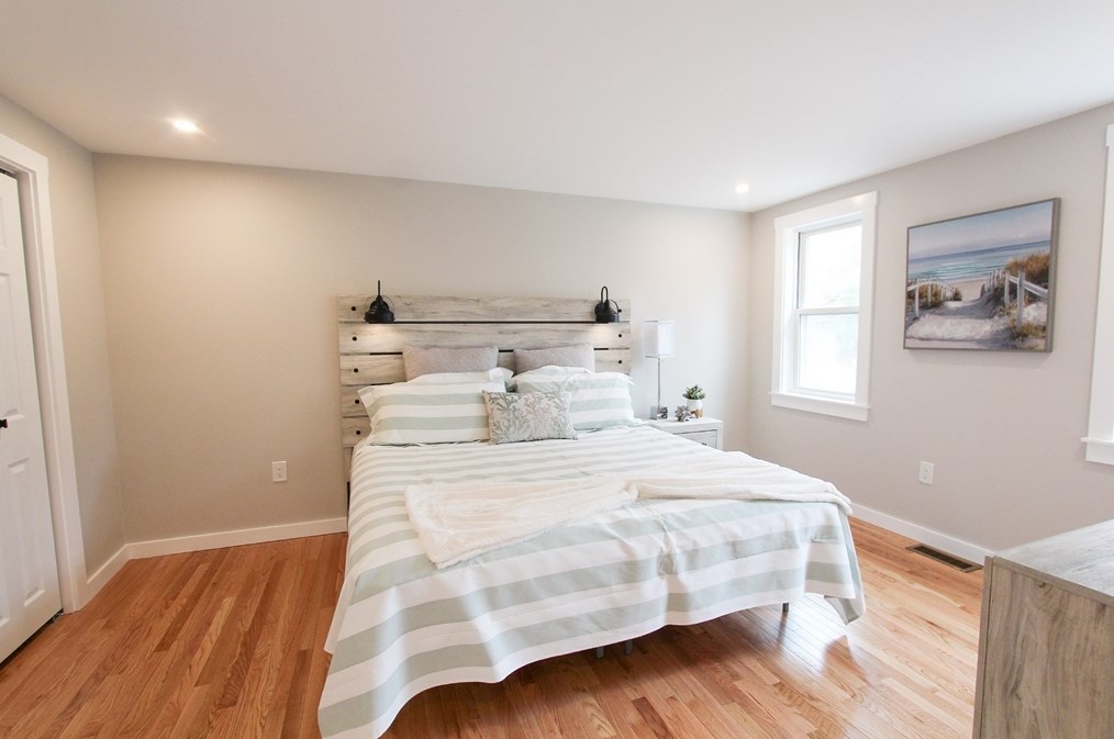 129 Deerfoot Cir, Mashpee MA  02649-2440 exterior