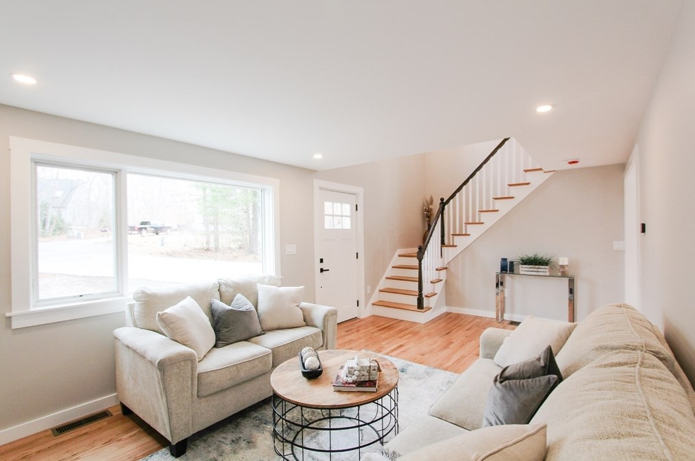 129 Deerfoot Cir, Mashpee MA  02649-2440 exterior