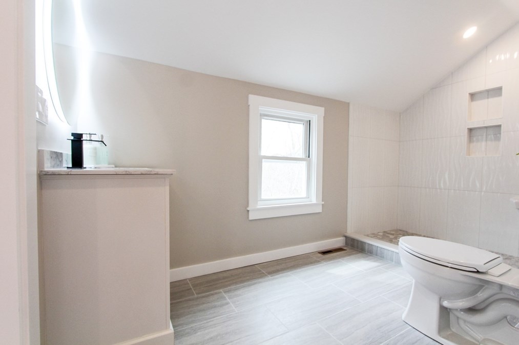 129 Deerfoot Cir, Mashpee MA  02649-2440 exterior