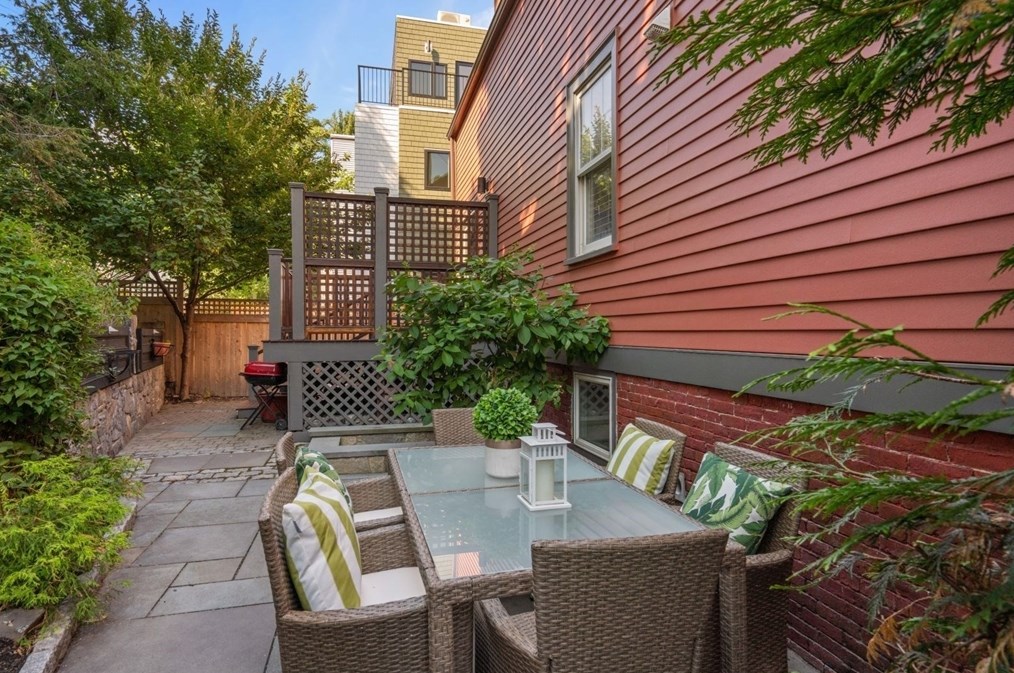 1 Pine St, Cambridge MA  02139-3513 exterior