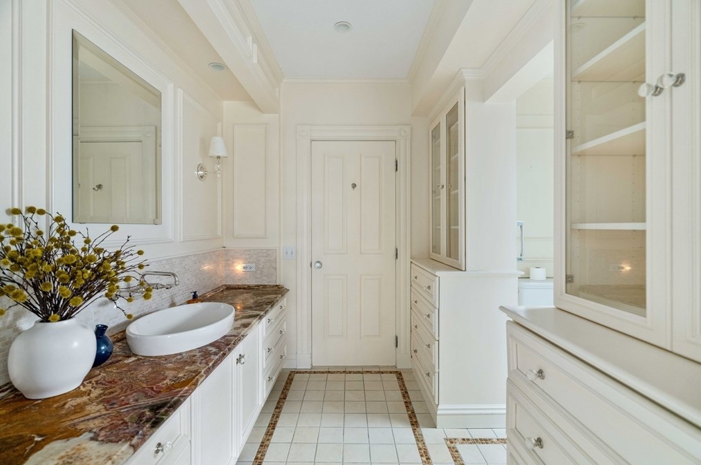 47 Hancock Ave, Newton MA 02459-1746 exterior