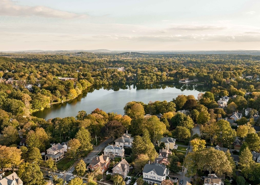 47 Hancock Ave, Newton MA 02459-1746 exterior