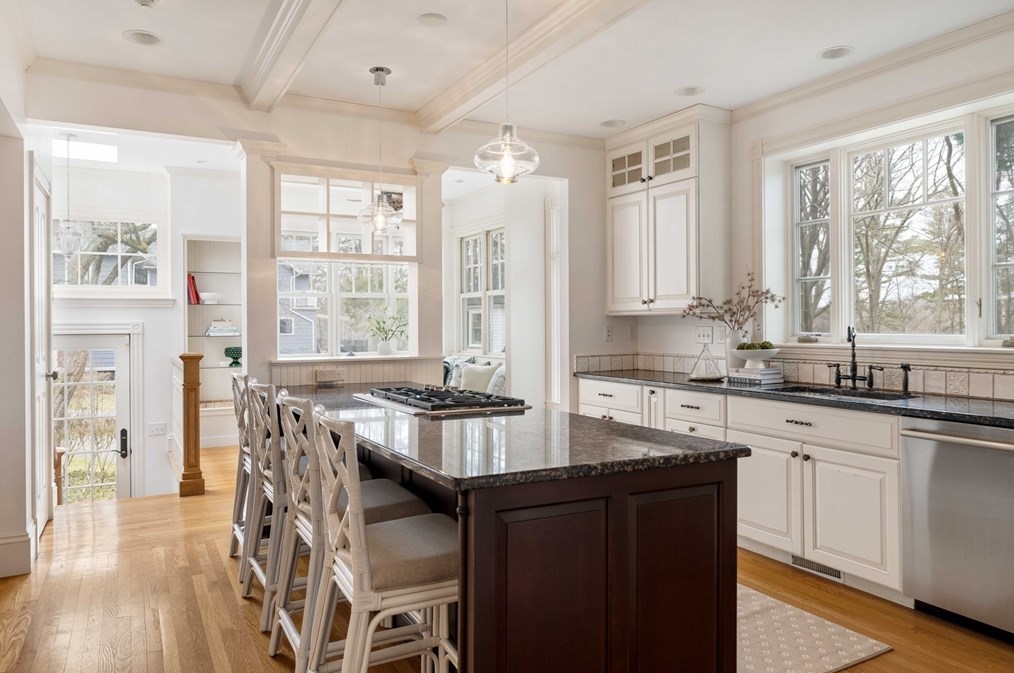 47 Hancock Ave, Newton MA 02459-1746 exterior