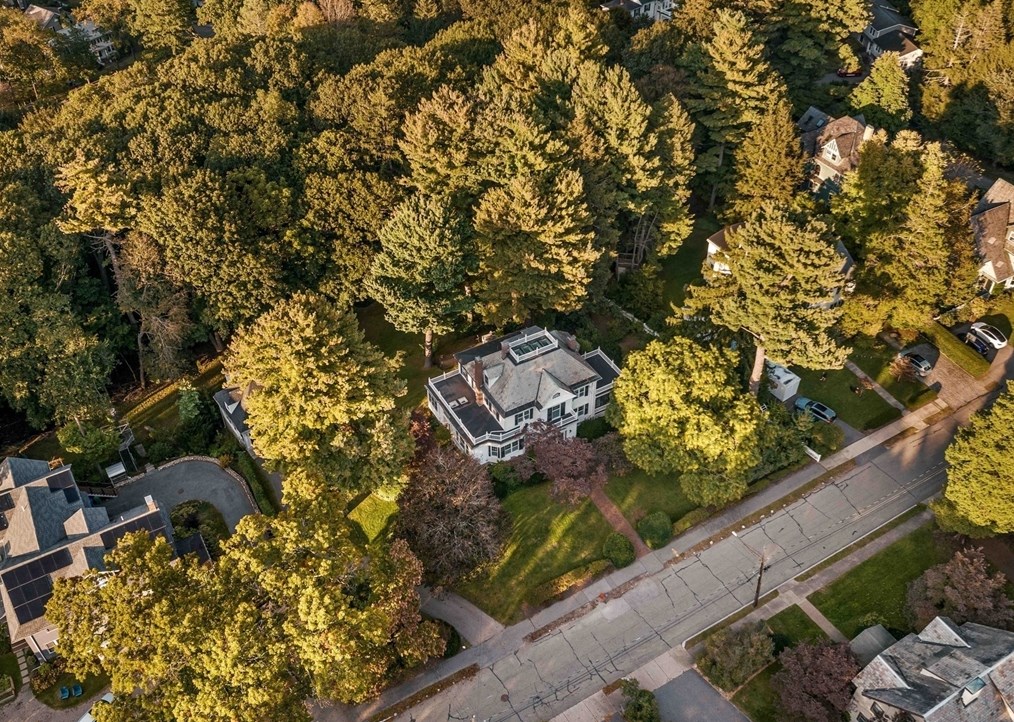 47 Hancock Ave, Newton MA 02459-1746 exterior