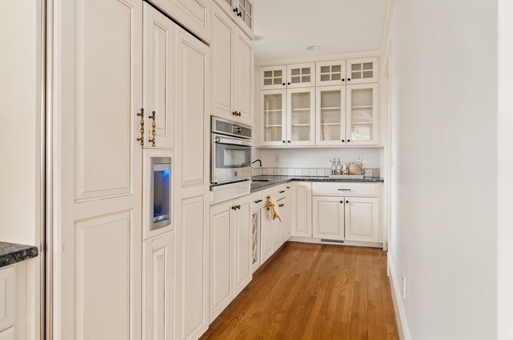 47 Hancock Ave, Newton MA 02459-1746 exterior