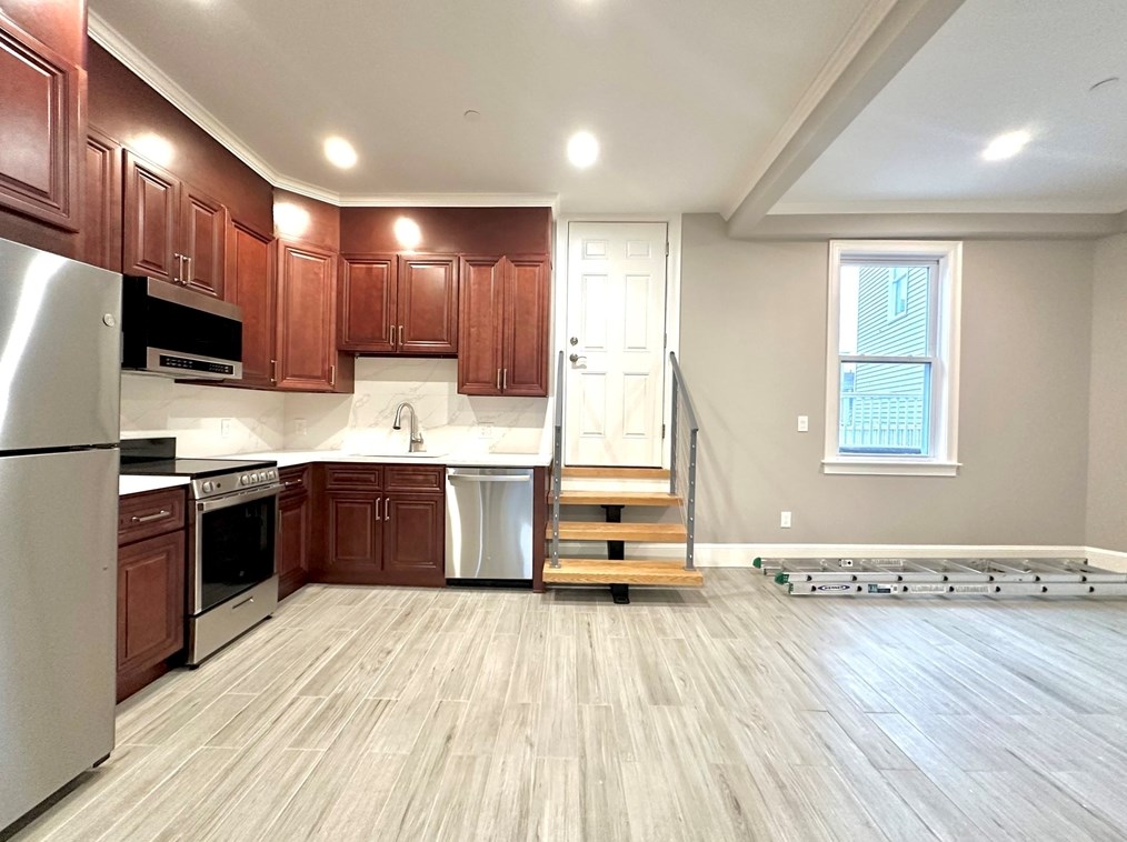 1152 Cambridge St #1, Cambridge, MA 02139