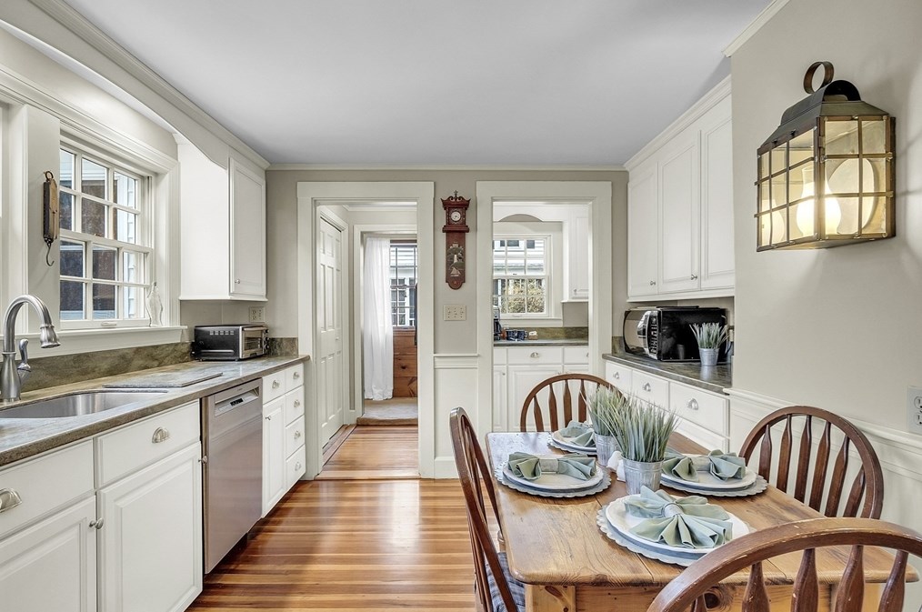 9 Carlisle St, Andover MA 01810-1423 exterior