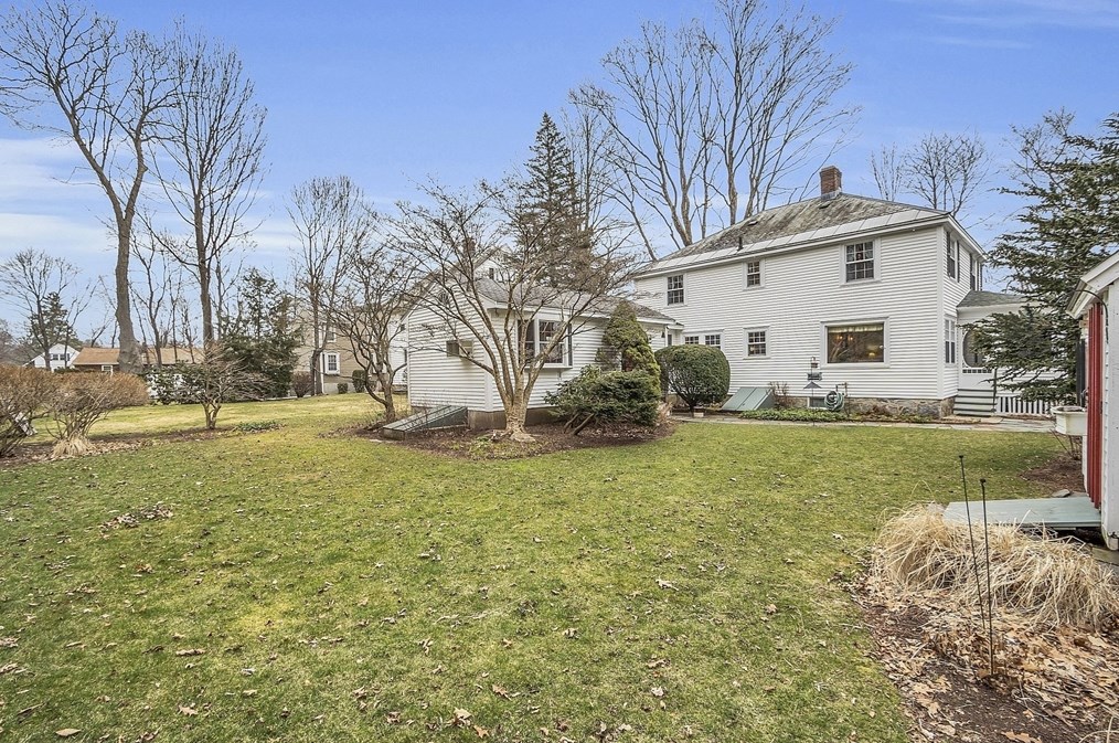 9 Carlisle St, Andover MA 01810-1423 exterior