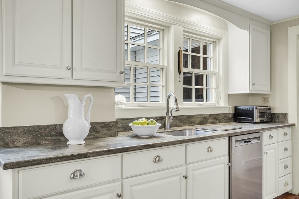 9 Carlisle St, Andover MA 01810-1423 exterior