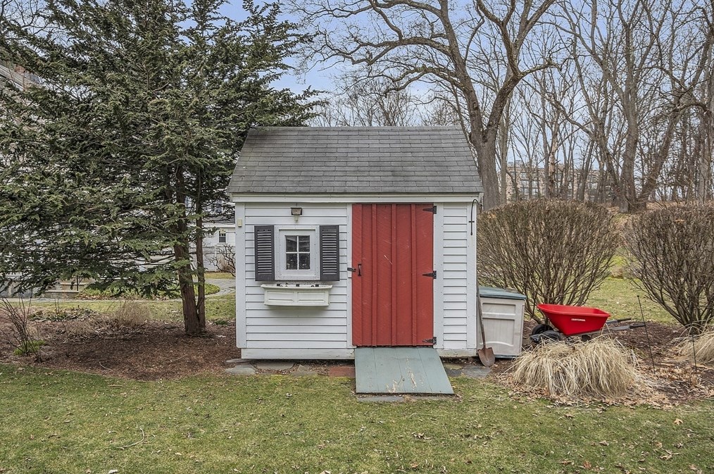 9 Carlisle St, Andover MA 01810-1423 exterior