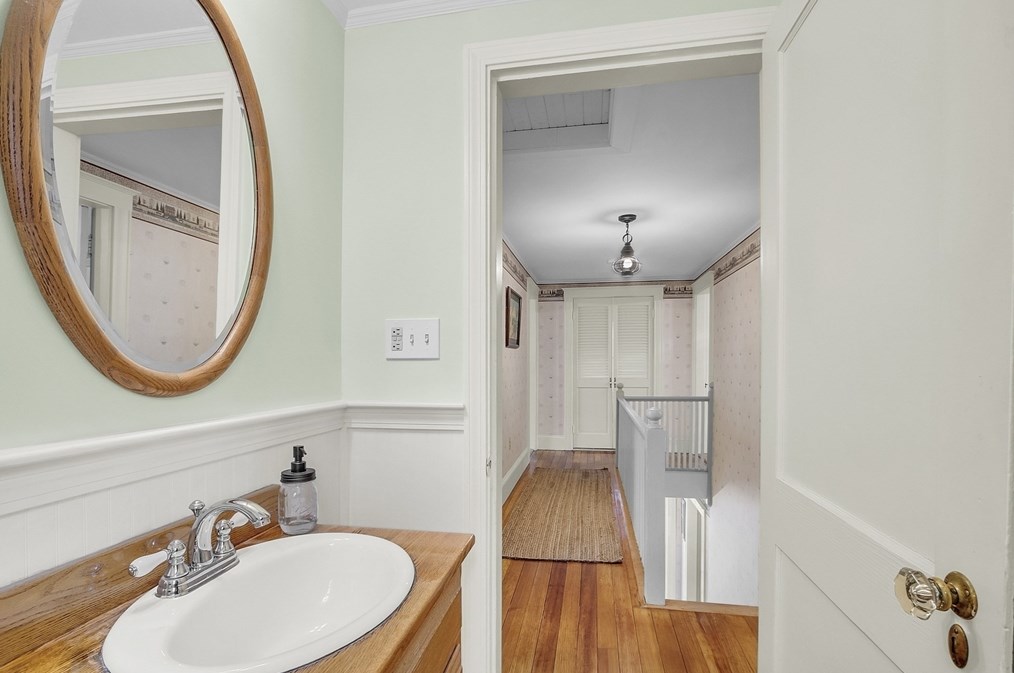 9 Carlisle St, Andover MA 01810-1423 exterior