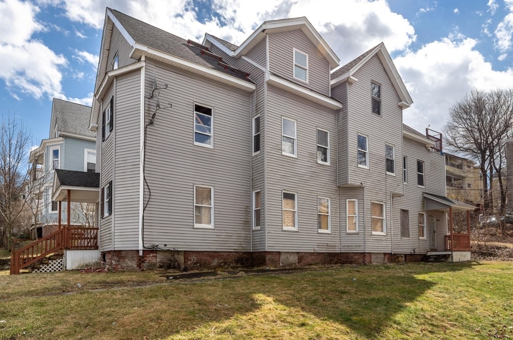 70 Green Hill Pkwy, Worcester MA 01605-2508 exterior