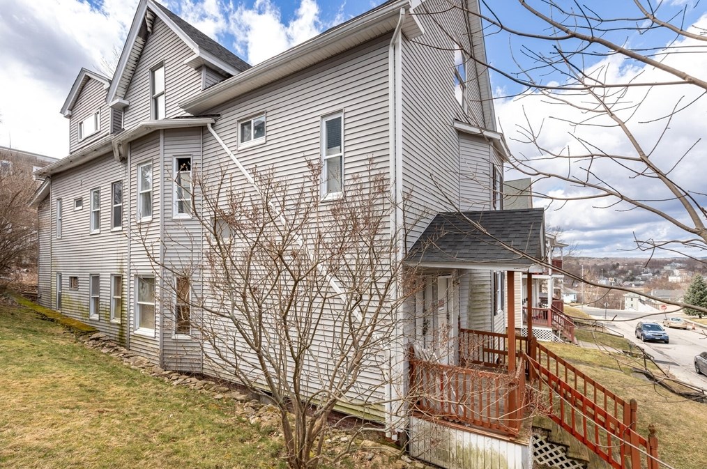 70 Green Hill Pkwy, Worcester MA 01605-2508 exterior