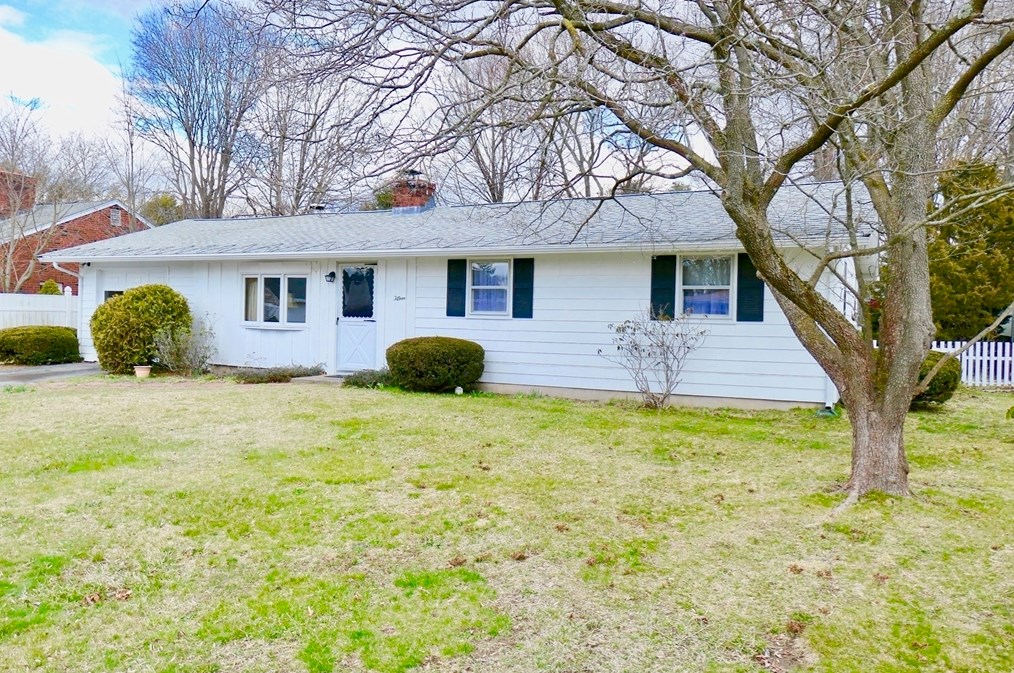 15 Dresser Ave, Holbrook, MA 02343