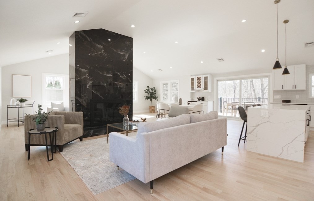 1 Duane Dr, North Reading MA 01864-1505 exterior