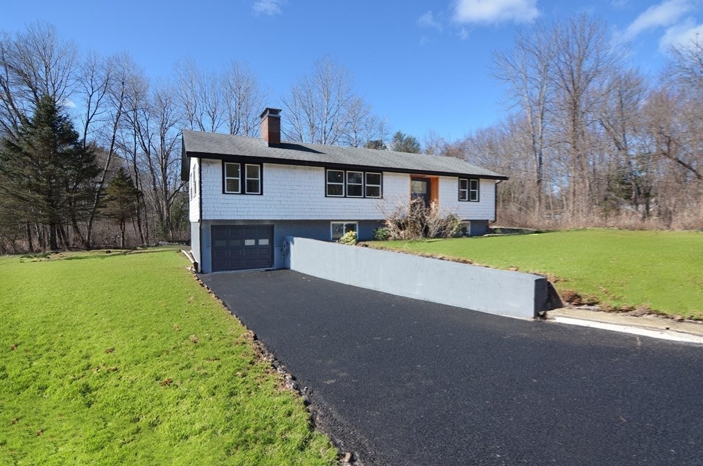 1 Duane Dr, North Reading MA 01864-1505 exterior