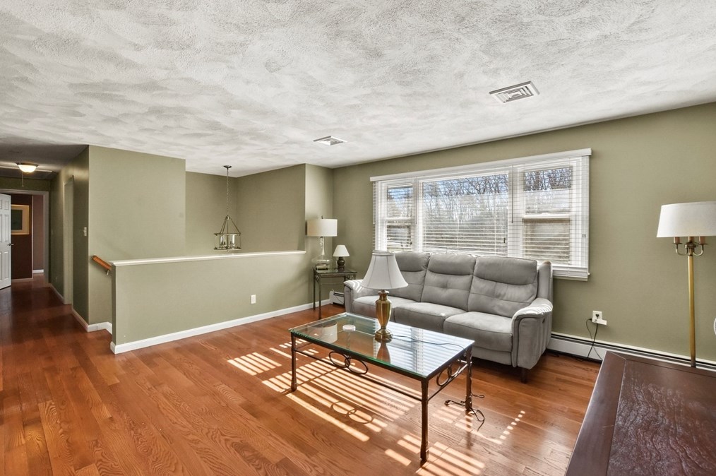 2 Barbara Cir, Woburn, MA 01801 exterior