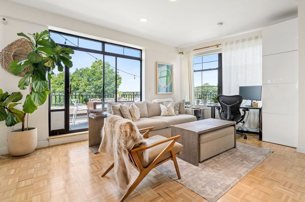 110 Cypress #ph 11, Brookline, MA 02446