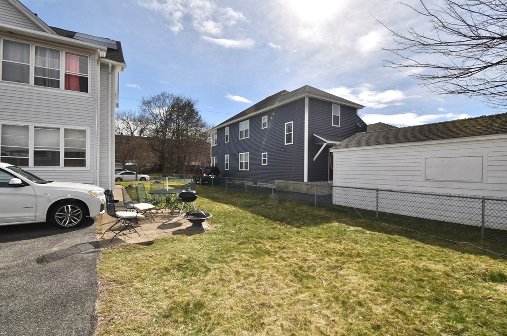 76 Enfield St, Springfield MA  01151-2329 exterior