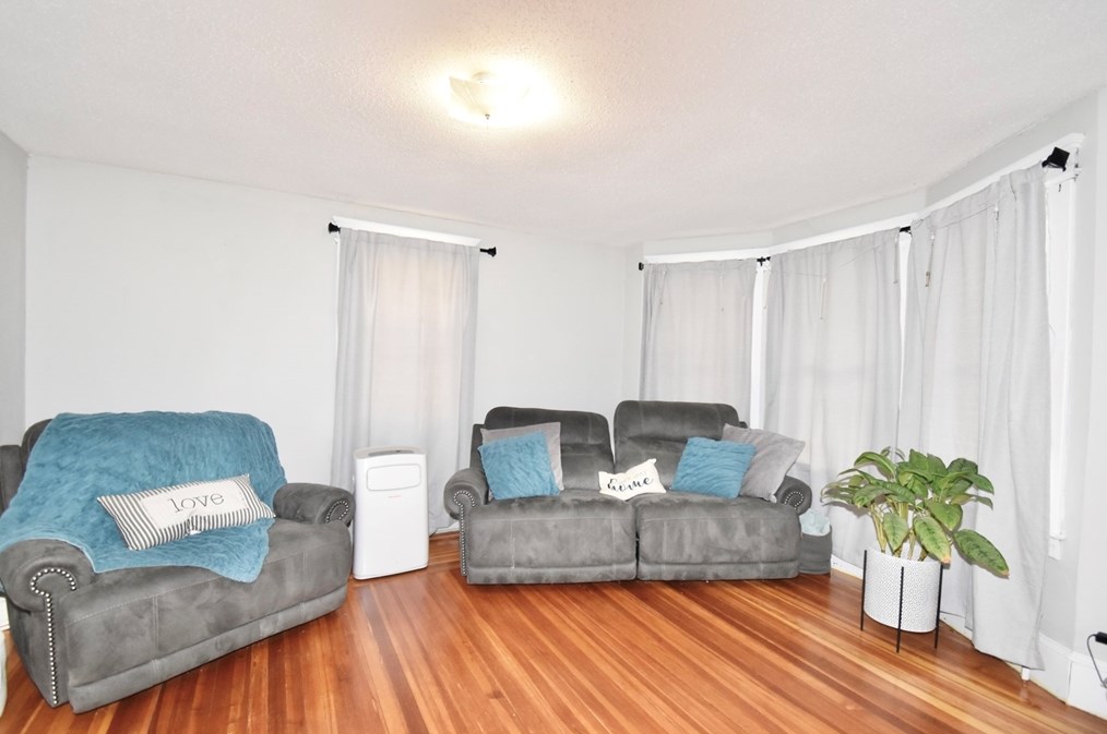 76 Enfield St, Springfield MA  01151-2329 exterior