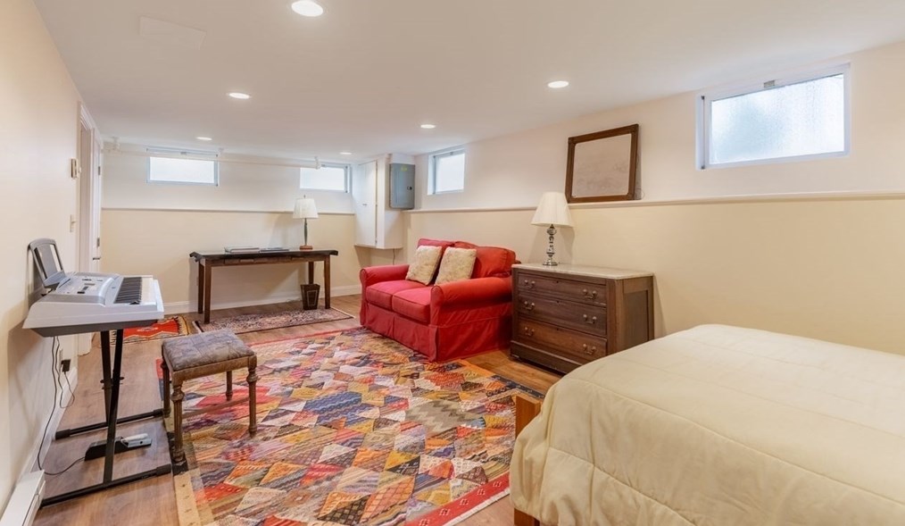 360 Payson Rd, Belmont MA 02478-2720 exterior