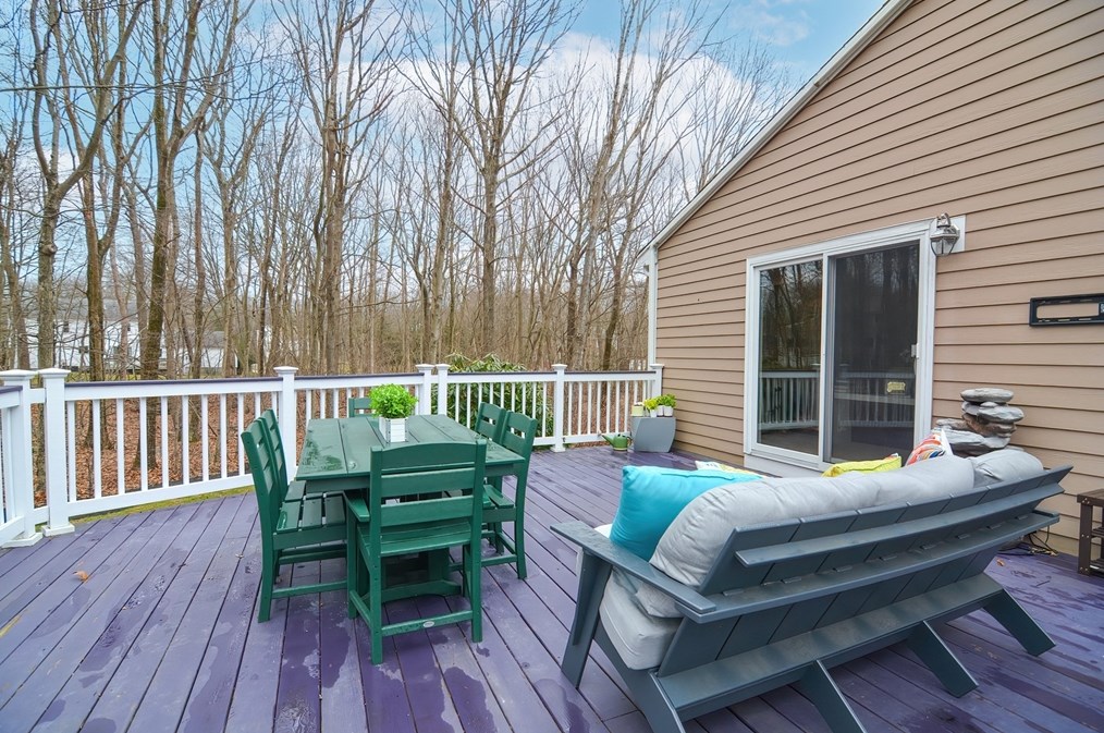 26 Aspen Rd, Sharon MA  02067-3207 exterior