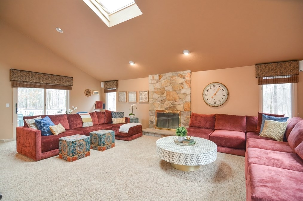 26 Aspen Rd, Sharon MA  02067-3207 exterior