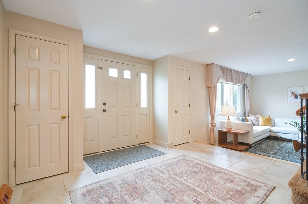 26 Aspen Rd, Sharon MA  02067-3207 exterior