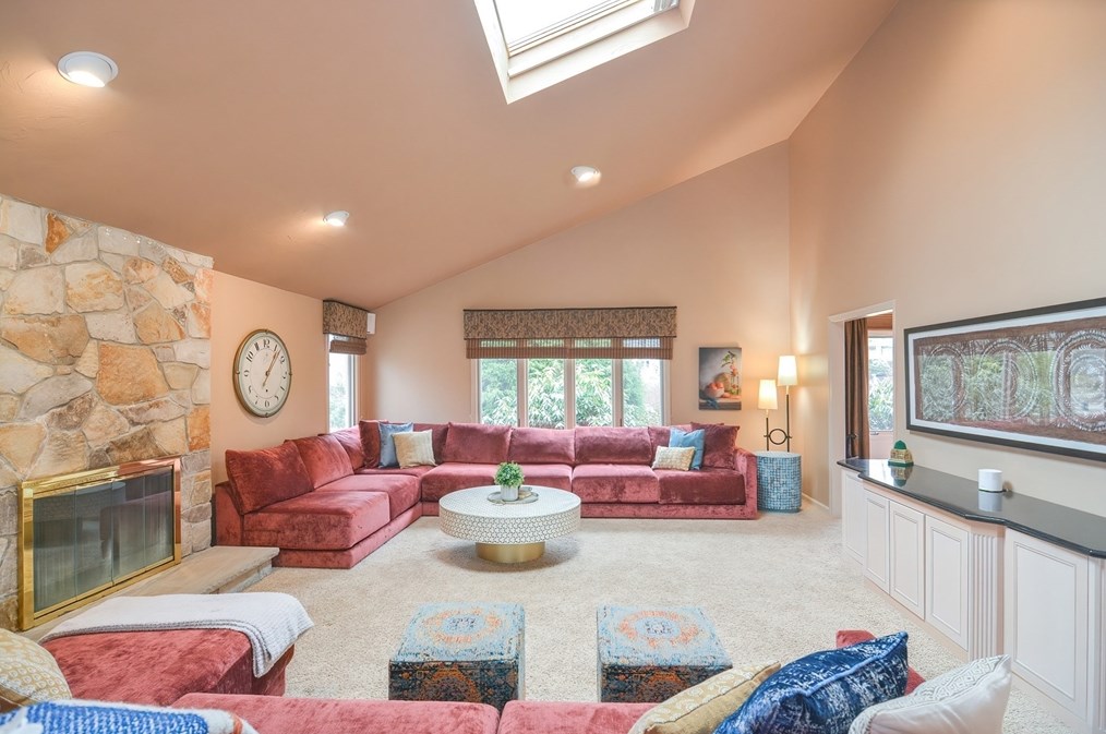 26 Aspen Rd, Sharon MA  02067-3207 exterior