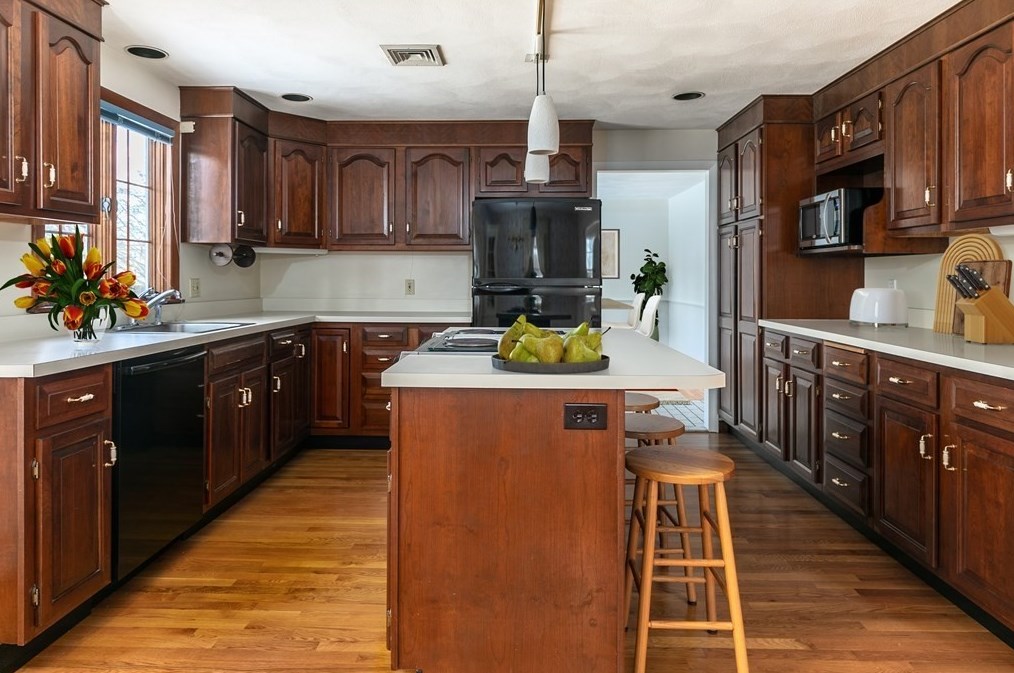 12 Winter St, Wayland MA  01778-4916 exterior