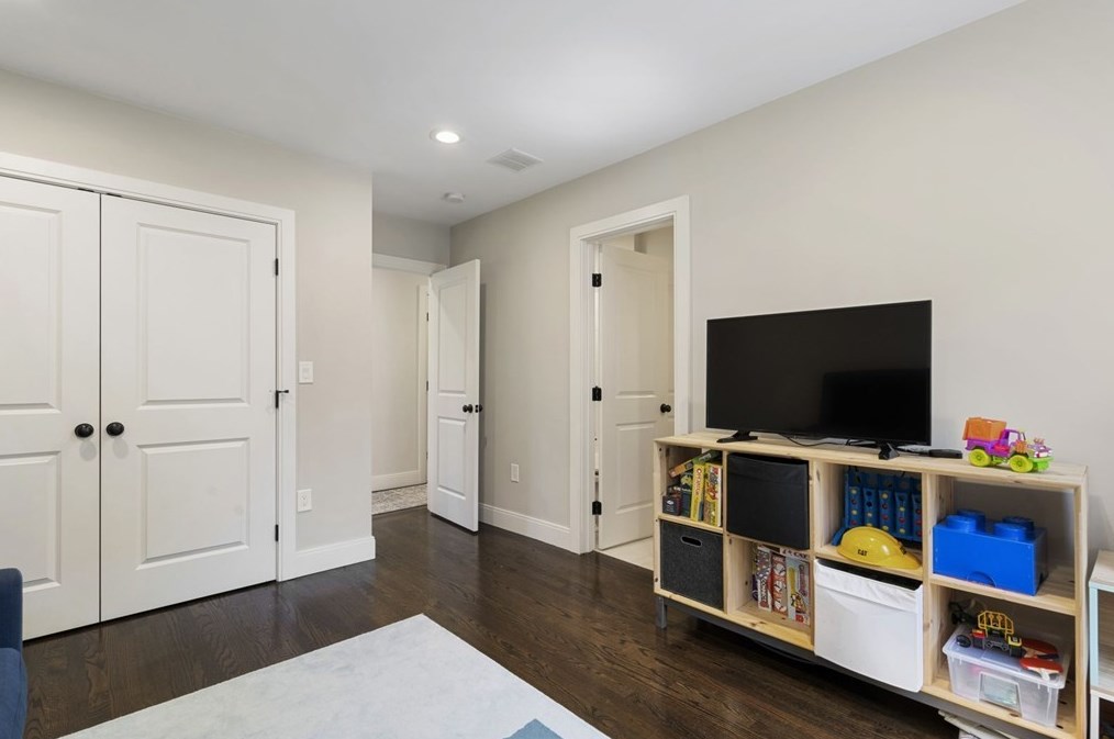 265 Jackson St, Newton MA 02459-2523 exterior