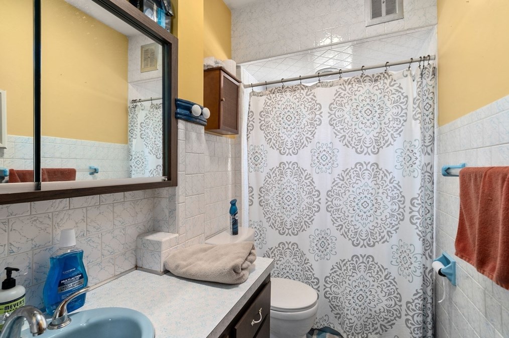 123 Allston Ave, Worcester MA  01604-3324 exterior