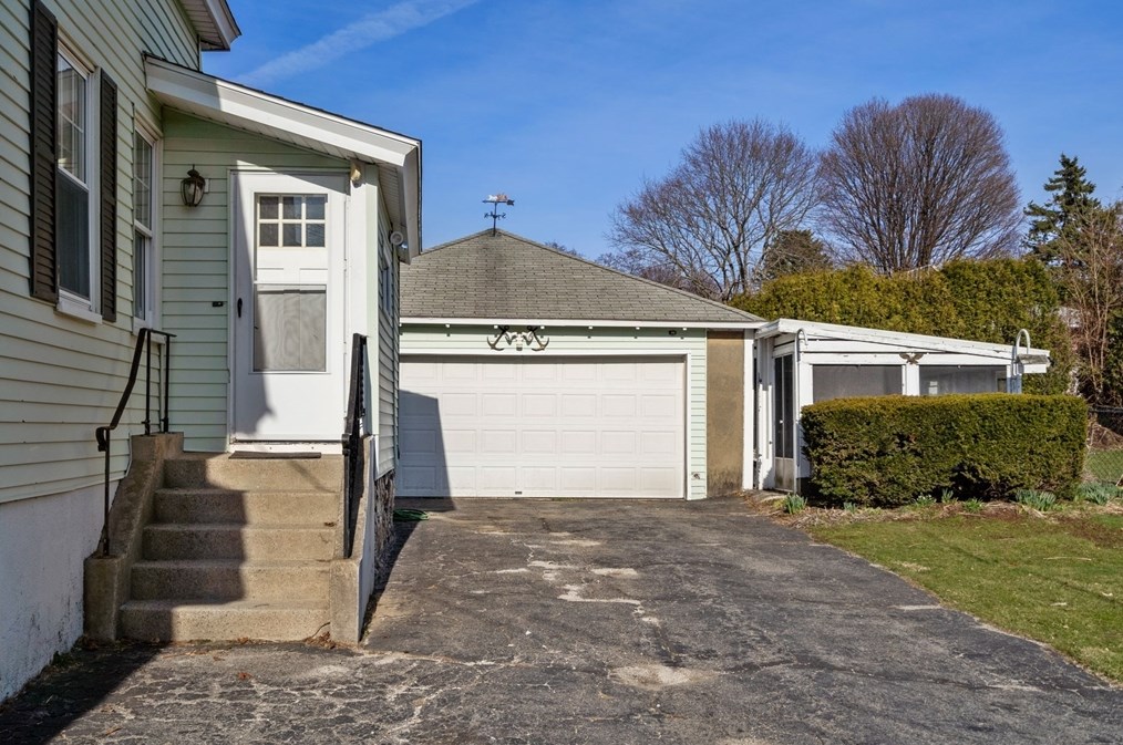 123 Allston Ave, Worcester MA  01604-3324 exterior