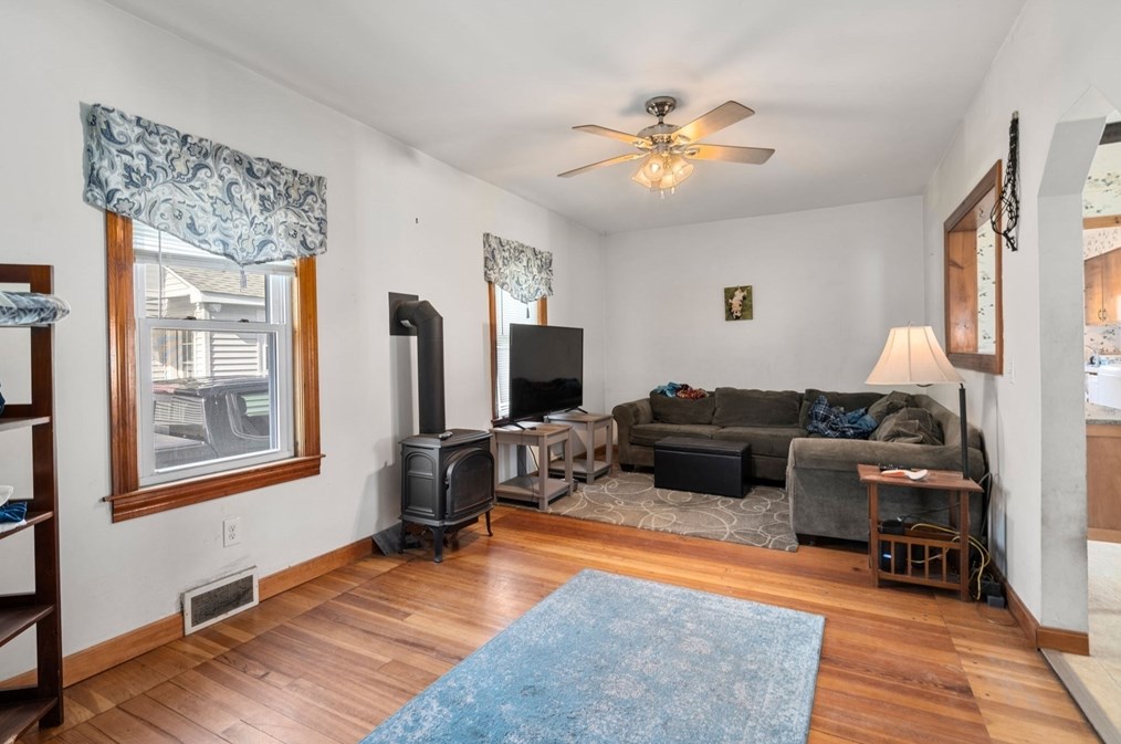 123 Allston Ave, Worcester MA  01604-3324 exterior