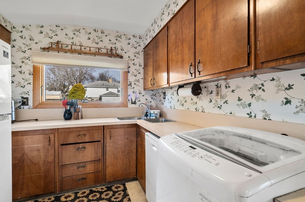 123 Allston Ave, Worcester MA  01604-3324 exterior