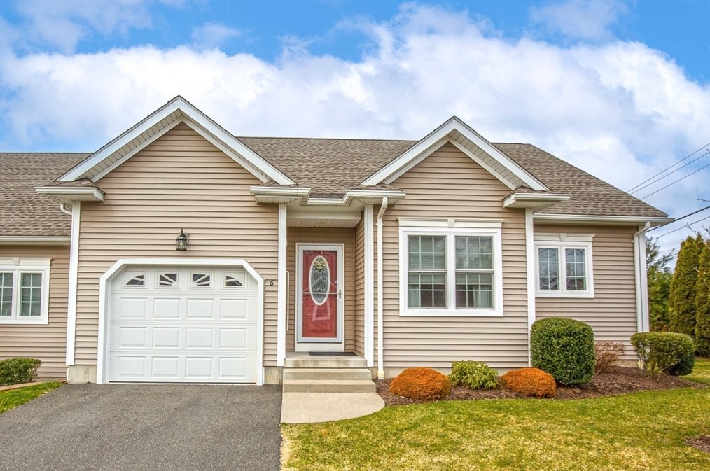 6 Elmcrest Dr, Chicopee, MA 01013 exterior