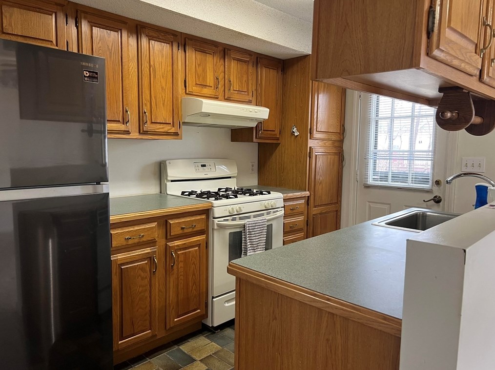 98 Mechanic St #f, Foxborough, MA 02035