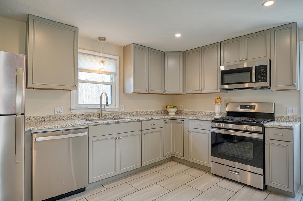 201 Gorwin Dr, Holliston MA  01746-1532 exterior