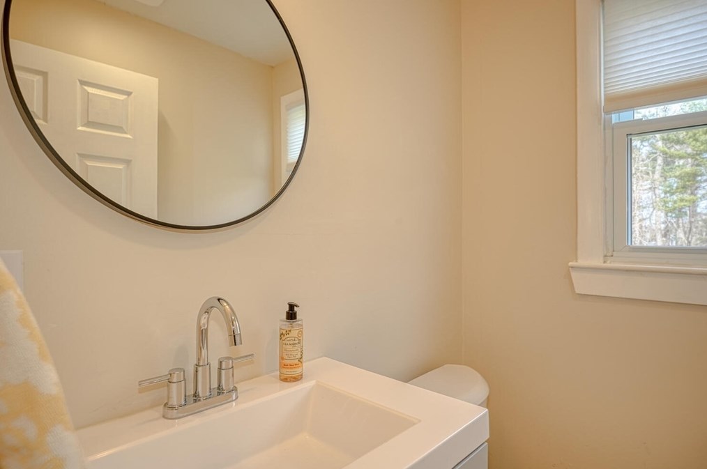 201 Gorwin Dr, Holliston MA  01746-1532 exterior