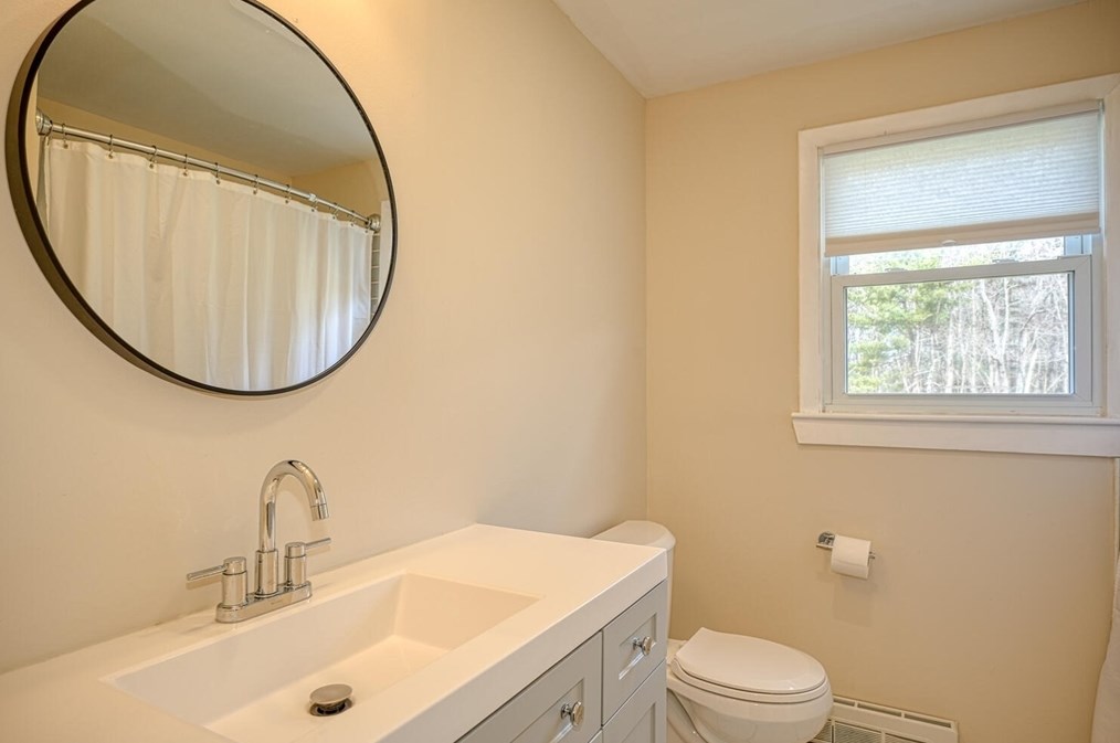 201 Gorwin Dr, Holliston MA  01746-1532 exterior